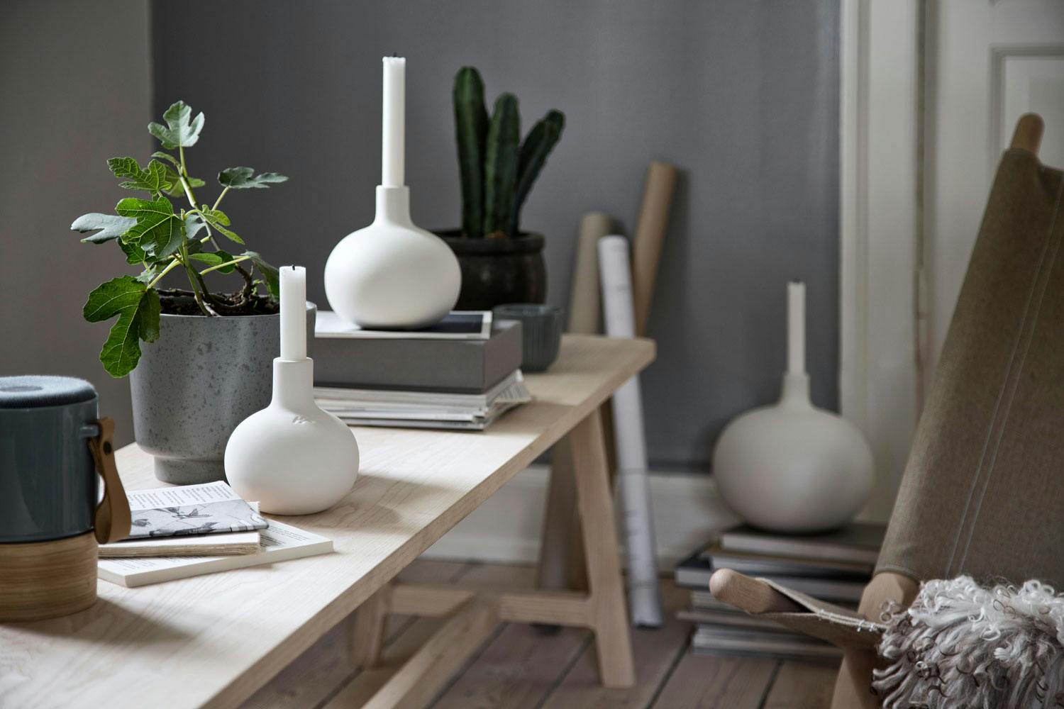 Globo – nå også i hvitt Globo lysestake fra Kähler.